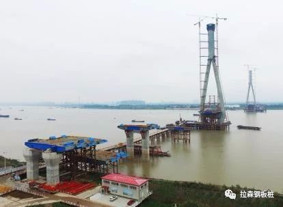 沪杭客运专线横潦泾特大桥主墩深水基础围堰选择与实施